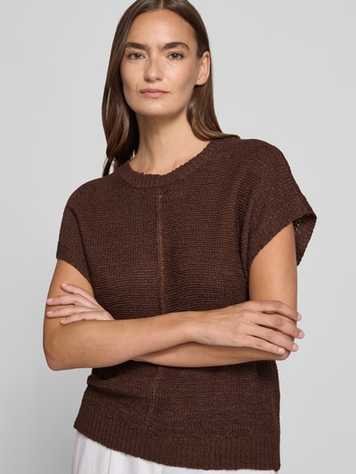 Vrouwenmodel draagt gebreid shirt met kapmouwen, regular fit, ronde hals, model 'Estapper' van FREE/QUENT, dames, Nahaufnahme Oberkörper.