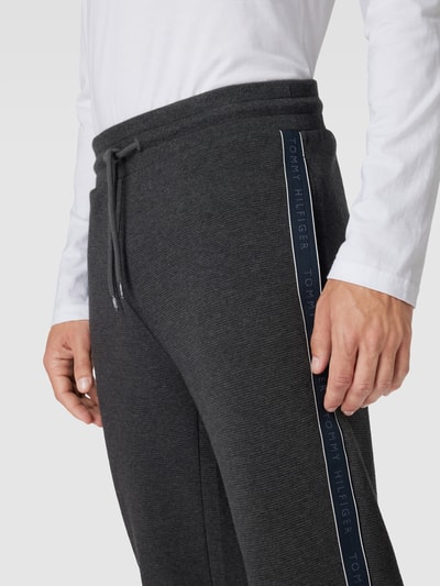 Tommy Hilfiger Sweatpants mit Kontraststreifen Modell 'ESTABLISHED' Mittelgrau Melange 3