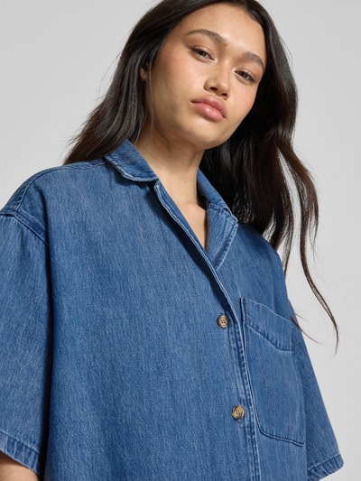 EDITED Bluzka jeansowa z nakładaną kieszenią na piersi model ‘Pheline’ Jeansowy niebieski 3