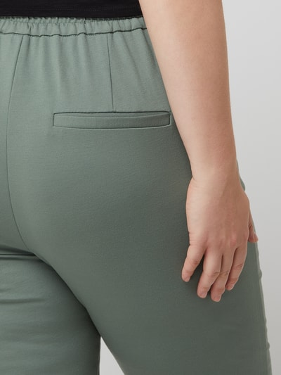 Vero Moda Curve Luźne spodnie PLUS SIZE z dodatkiem streczu model ‘Allina Eva’ Oliwkowy 3