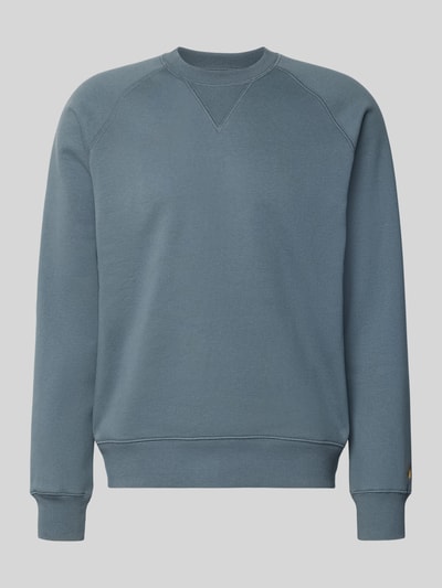 Produktfoto, Regular Fit Sweatshirt mit Rundhalsausschnitt Modell 'Chase' von Carhartt Work In Progress aus Baumwoll-Mix in Blau, elastische Abschlüsse, Rückenlänge 69 cm, Ärmellänge 65 cm.