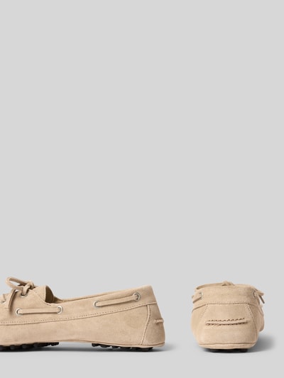 Produktfoto, Mokassins mit Schnürung Modell 'CPH545' von Copenhagen in Beige, Abgerundete-Spitze, Mokassin-Naht, profilierte Sohle, Schafthöhe 8 cm, Schaftweite 12 cm bei Größe 40, weiche Wildleder-Textur
