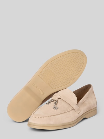 Produktfoto, Buty wsuwane z powlekanej skóry z ozdobnym paseczkiem z literami, fakturowana podeszwa, model 'Portland' od Steve Madden, zaokrąglony czubek, wysokość obcasa w rozmiarze 40: 2 cm, wysokość cholewki: 6 cm, szerokość w rozmiarze 40: 12 cm