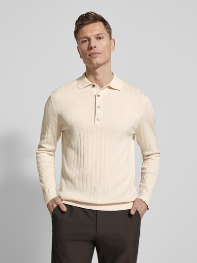 Männermodel trägt gebreide pullover uit puur katoen met polokraag, slim fit, riblook, elastische boorden, Profuomo, nahaufnahme oberkörper.