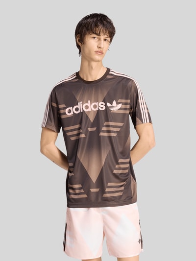 adidas Originals Regular Fit T-Shirt mit Label Schriftzug Dunkelbraun 4