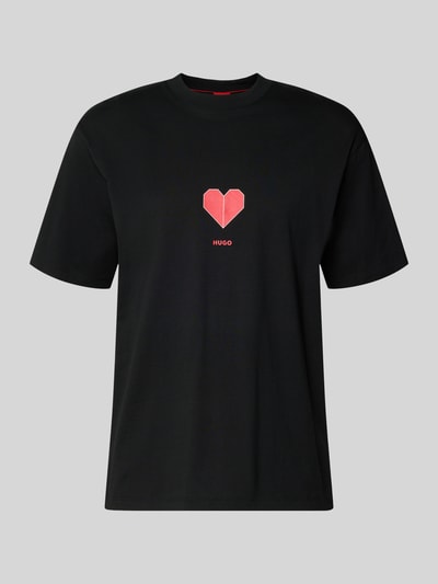 Produktfoto, Regular Fit T-Shirt aus reiner Baumwolle Modell 'DALENTIN' von HUGO in Schwarz, roter Herz-Print, unifarben, Rundhals, kurzarm, Jersey-Textur, Label Print.