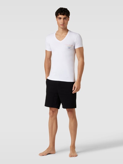 Emporio Armani T-Shirt mit V-Ausschnitt Modell 'RAINBOW LOGO' Weiss 1