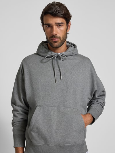 CK Calvin Klein Hoodie mit Label-Stitching Modell 'PREMIUM TERRY' Mittelgrau Melange 3