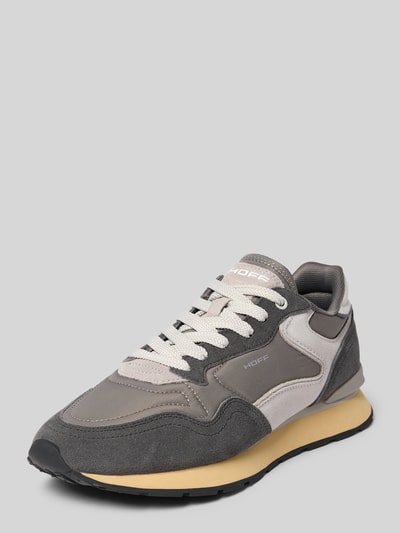 Produktfoto, Sneaker aus Leder-Mix mit Logo-Detail Modell 'City' von HOFF in Grau und Beige, abgerundete Passform, leicht profilierte Sohle