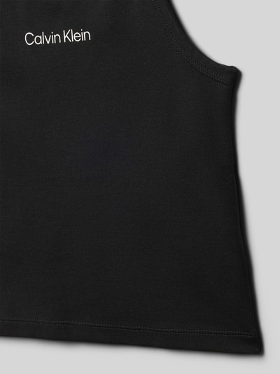 Produktfoto, schwarzes Regular Fit Trägertop aus Viskose-Mix Modell 'PUNTO STRAP TOP' von Calvin Klein Jeans mit Label Print, unifarbene glatte Textur