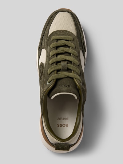 Produktfoto, zielono-beżowe sneakersy ze skóry bydlęcej model 'B Icon_Runn_stcsdcv' od BOSS, teksturowana cholewka, damskie sneakersy