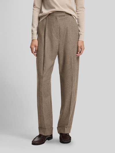 Frauenmodel trägt Weite Hose aus Viskose-Mix mit Woll-Anteil Modell 'Tornara' von BOSS, in Beige-Ton mit feiner Struktur, Ganzkörperansicht von vorne, Damen Weite Hose von BOSS.