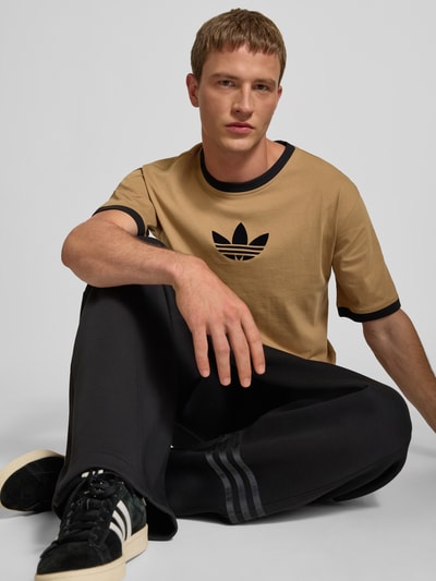 adidas Originals T-Shirt mit Logo und Rundhalsausschnitt Mittelbraun 3