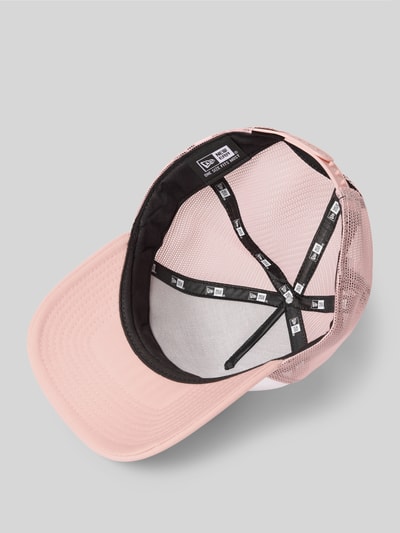 New Era Trucker Cap mit Label-Patch Rosa 2