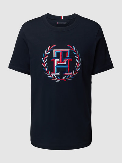 Tommy Hilfiger T-shirt o kroju regular fit z wyhaftowanym logo Granatowy 2