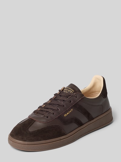 Produktfoto, brązowe sneakersy ze skóry bydlęcej model 'Cuzima' od GANT, gładka faktura, jasny element wewnątrz, sneakersy damskie