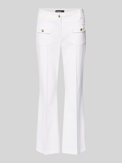 Produktfoto, Flared Fit Hose mit Viskose-Anteil Modell 'FARAH' von Cambio in Weiß, unifarben, Cropped-Länge, mittelhoher Bund, goldene Knöpfe, Gürtelschlaufen, glatte Textur, Label Patch und verdeckter Reißverschluss.