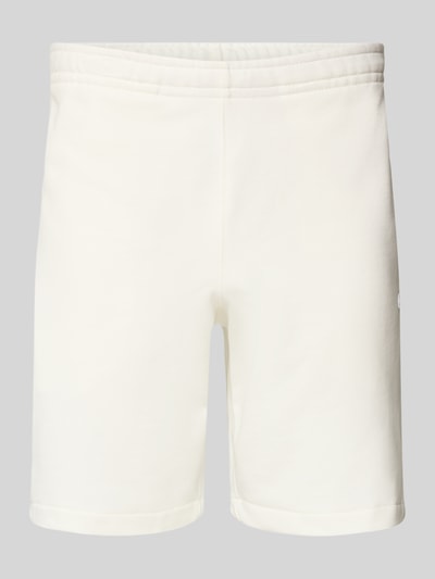 Produktfoto, Regular Fit Sweatshorts aus reiner Baumwolle von Lacoste in Uni-Optik, Logostreifen, Label Patch, elastischer Bund, 5-Pocket-Design, weiße Farbe, glatte Sweat-Textur