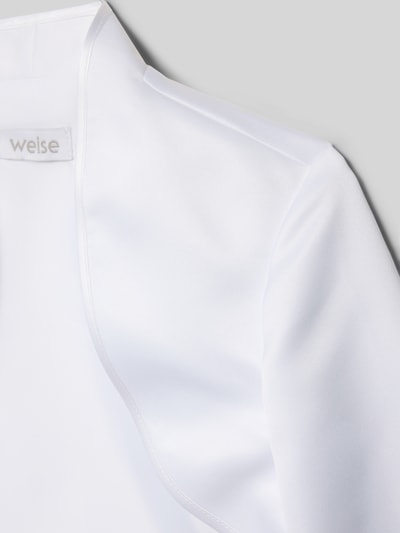 Produktfoto, Bolero mit Stehkragen von Weise in Weiß, glatte Oberfläche, Regular Fit, Detailaufnahme, Rückenlänge 26 cm, Schulterbreite 31 cm.