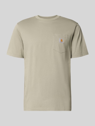 Produktfoto, Regular Fit T-Shirt mit Brusttasche von Carhartt Work In Progress aus Reine Baumwolle mit Rundhalsausschnitt, Label-Patch, Rückenlänge 71 cm in Größe M, beigefarben, glatte Struktur.