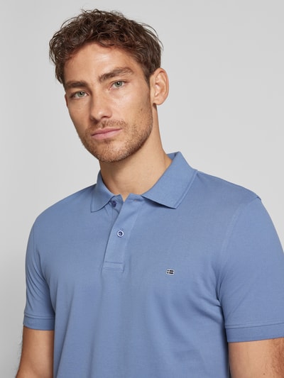 Christian Berg Men Poloshirt mit Label-Stitching Jeansblau 3