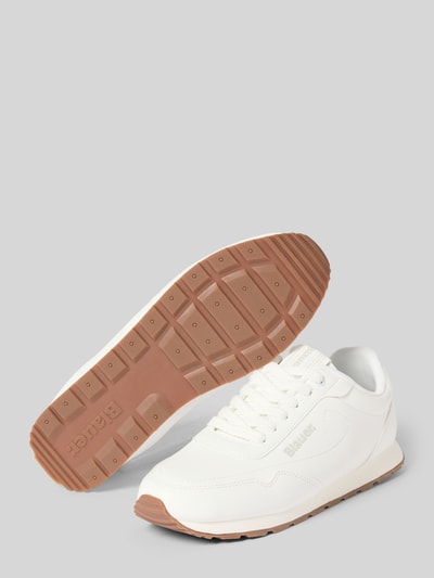 Productfoto, Sneaker met Label-Details model 'SWINK01' van Blauer vs: voor dames, afgerond model, vetersluiting, gestructureerde zool, hakhoogte maat 40: 2 cm, schachthoogte maat 40: 7 cm, schachtbreedte maat 40: 8 cm, witte kleur met lichtbruine zool, eenvoudig design