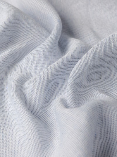 Produktfoto, Schal mit Label-Detail und Fransen Modell 'PLINA' von Drykorn, Material-Mix mit Leinen-Anteil, rechteckig, helle Webstruktur