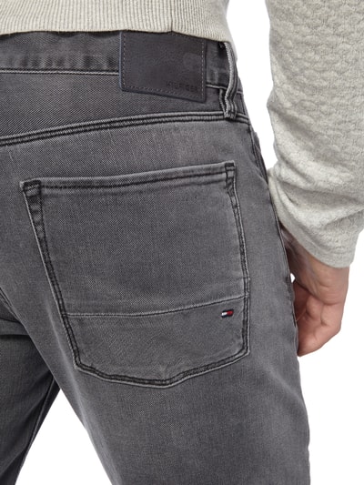Tommy Hilfiger Stone Washed Straight Fit Jeans (mittelgrau) online 
