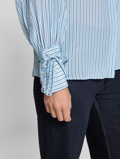 Max Mara Studio Regular Fit Hemdbluse aus reiner Seide Hellblau 3