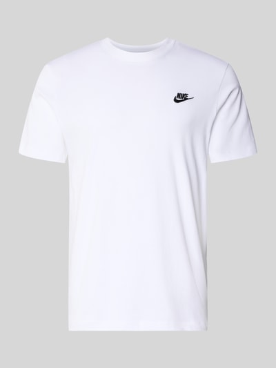 Produktfoto, T-Shirt mit Label-Stitching von Nike in Weiß, Reine Baumwolle, Regular-Fit, Rundhalsausschnitt, Rückenlänge 73 cm bei Größe M