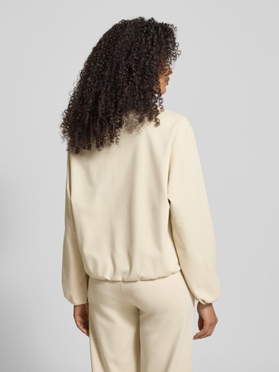 Vrouwenmodel draagt Regular fit dames jack met elastische materiaalmix met viscose, model 'Nanni' van FREE/QUENT in ballon-look, rugaanzicht.