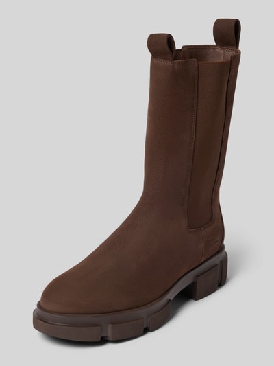 Produktfoto, Lederstiefel mit Label-Detail von Copenhagen, brązowa naturalna skóra, zaokrąglony czubek, fakturowana podeszwa, wysokość obcasa: 5 cm w rozmiarze 39, wysokość cholewki: 23 cm w rozmiarze 39, szerokość cholewki: 13 cm w rozmiarze 39