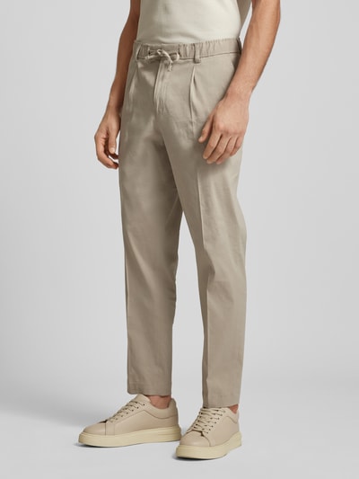 BOSS Spodnie o kroju regular fit z mieszanki lnu z zakładkami w pasie model ‘Perin’ Beżowy 4