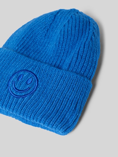 Produktfoto, Mütze mit Motiv-Stitching Modell 'Smiley Hat' von Kurt Beines in intensivem Blau, Material-Mix mit breitem Umschlag, Damen Mütze.
