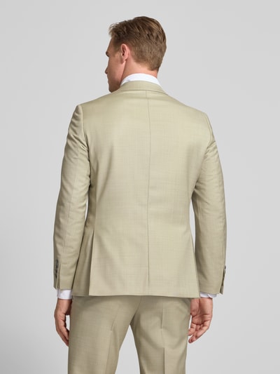 Männermodel trägt Sakko mit Pattentaschen und Reverskragen von Wilvorst in Beige, Regular Fit, glatte Struktur, Ganzkörperansicht Rückansicht.