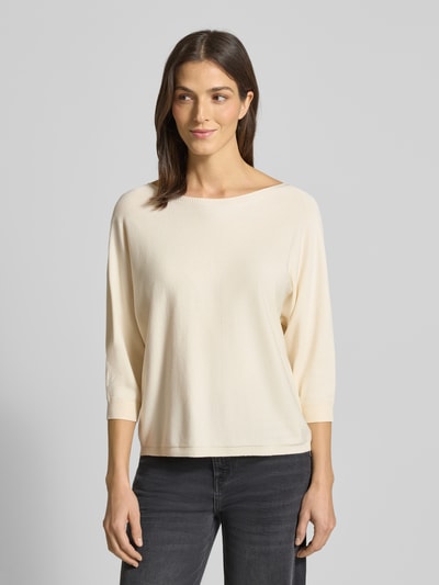 Frauenmodel trägt Strickpullover aus Viskose-Mix mit rückseitiger Schnürung von Comma, Regular-Fit, U-Boot-Ausschnitt, 3/4-Arm, Ganzkörperansicht von vorne.