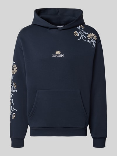 Produktfoto, Relaxed Fit Hoodie mit Känguru-Tasche von REVIEW in Dunkelblau mit floraler Stickerei, elastische Abschlüsse, Baumwoll-Mix.