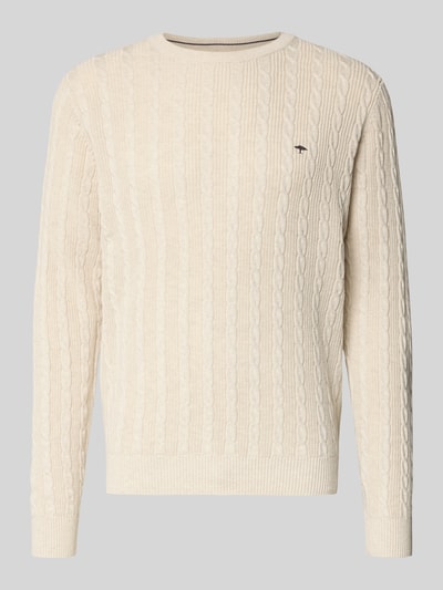 Produktfoto, Strickpullover mit Zopfmuster und Label-Stitching von Fynch-Hatton in Beige aus reiner Baumwolle, Slim-Fit, Rundhalsausschnitt.