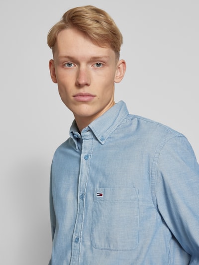 Tommy Jeans Regular Fit Cordhemd mit Button-Down-Kragen Rauchblau 3