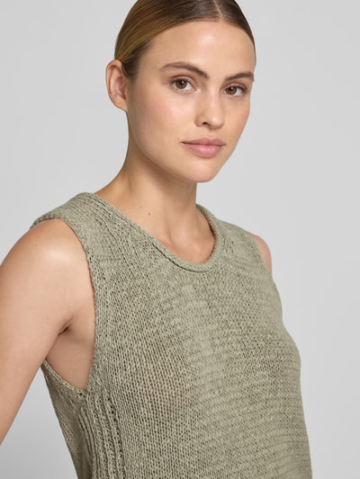 Frauenmodel trägt Stricktop aus Baumwoll-Mix mit Rundhalsausschnitt von Oui, Damen, Regular-Fit, Rückenlänge bei Größe 36: 52 cm, Nahaufnahme Oberkörper