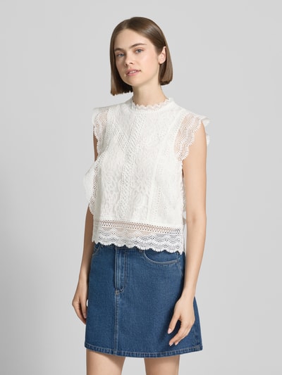 Frauenmodel trägt Slim Fit Blusentop mit Baumwoll-Viskose-Lyocell-Anteil Modell 'KARO' von Only in Optik: Unifarben, Ganzkörperansicht von vorne.