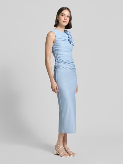 YAS Cocktailkleid mit floralen Applikationen Modell 'DONA' Hellblau 1