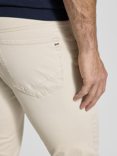 Brax Straight Fit Jeans mit Kontrastnähten Modell 'Chuck' Kitt 3