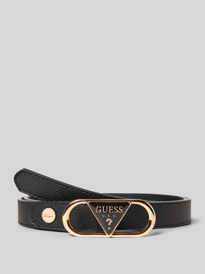 Produktfoto, schwarzer Gürtel mit Label-Detail Modell 'SERENOVA' von Guess, goldene Dornschließe, strukturierte Oberfläche, 2 cm breit