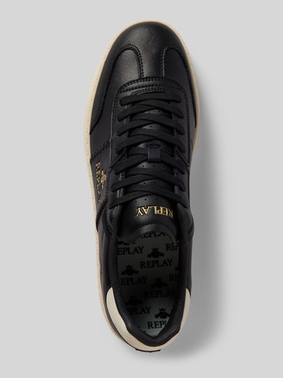 Produktfoto, zwarte sneakers met afgeronde punt, vetersluiting, labeldetails, model 'PLAYME' van Replay, hakhoogte maat 44: 3 cm, schachthoogte: 5 cm, schachtbreedte: 7 cm