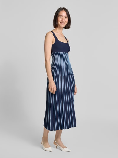 Staud Midikleid mit Plisseefalten Modell 'ELLISON' Marine 1