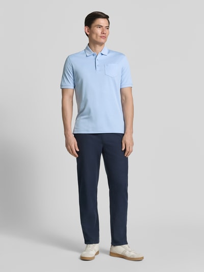bugatti Regular Fit Poloshirt mit Brusttasche und Label-Stitching Hellblau 1