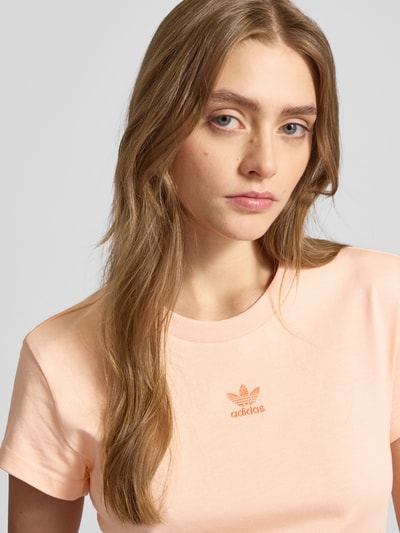 adidas Originals Slim Fit T-Shirt mit Logo-Stitching Rosa 3