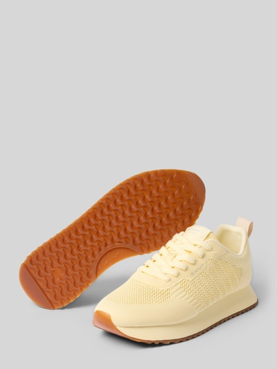 Produktfoto, Sneaker mit Label-Detail Modell 'Bevinda' von Gant in Hellgelb mit abgerundeter Spitze, Schnürung, Absatzhöhe: 3 cm, Schafthöhe: 8 cm, Schaftweite: 8 cm, strukturierte Sohle und fein gestrickte Textur