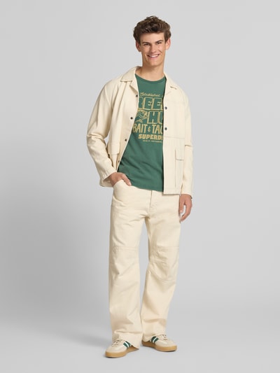 Superdry Loose Fit T-Shirt mit Label-Print Modell 'Roadside Trade' Bottle 1